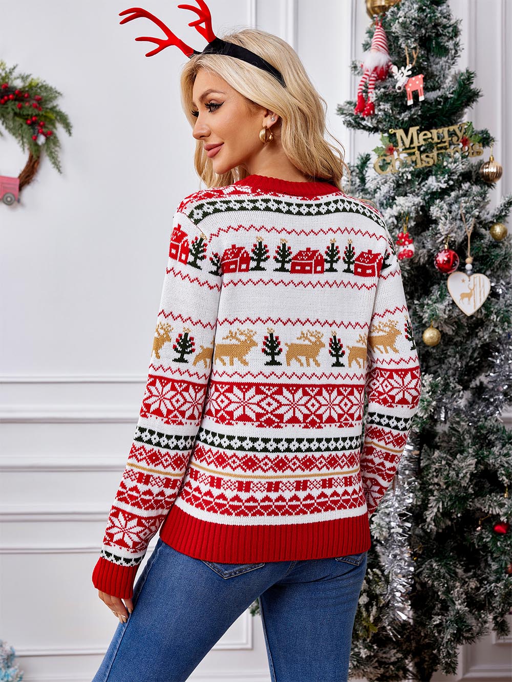 Dalia | Ugly Christmas sweater embroidered with loose reindeer - Image 4