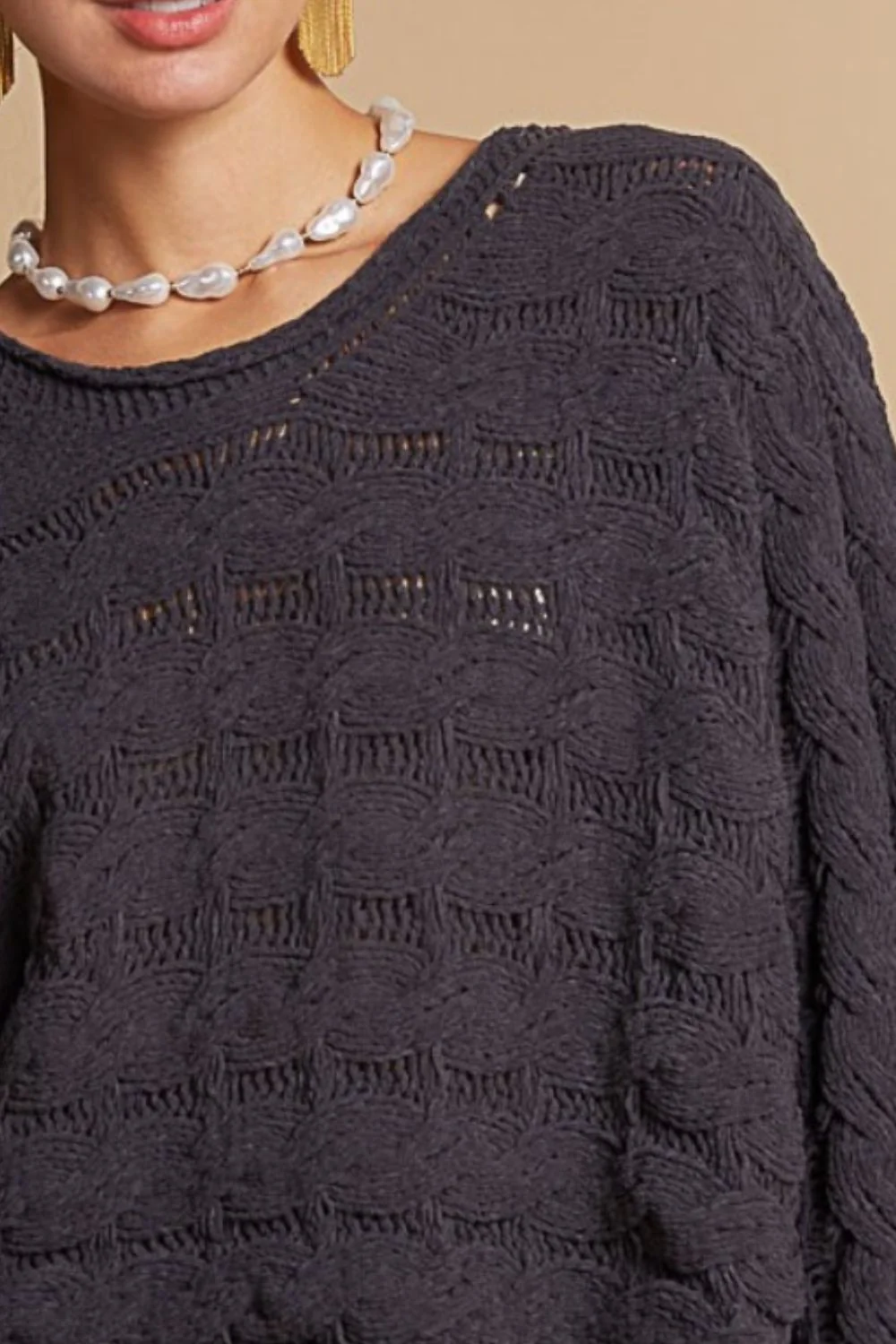 Damaris | Short sweater with a crew neck and cable knit - Image 3