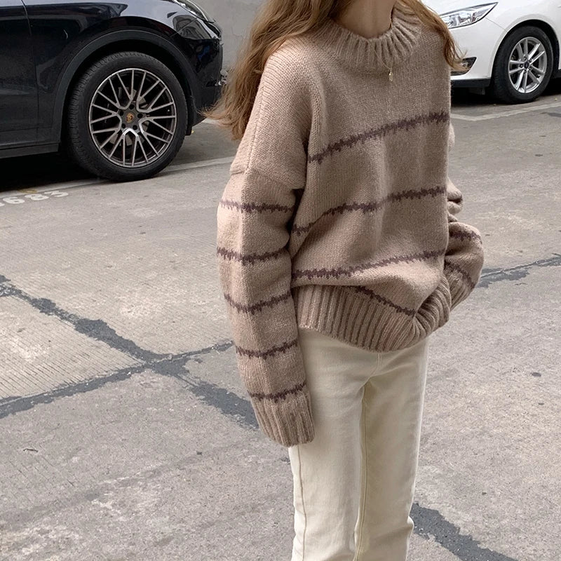 Delia | Casual, loose knitted sweater for women - Image 4