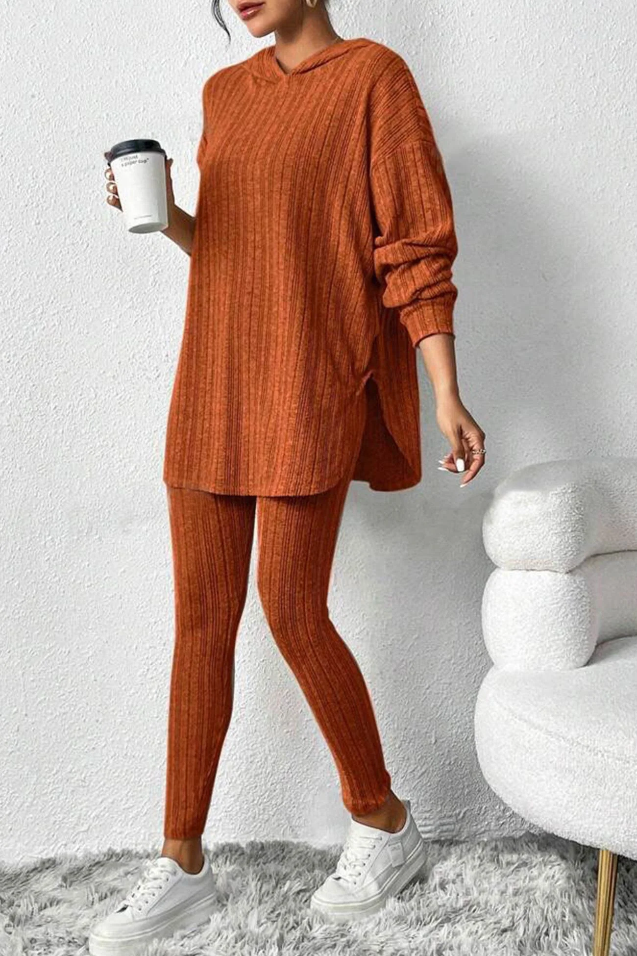 Delia | Mid-length hooded leggings set with ribbed slits - Image 15