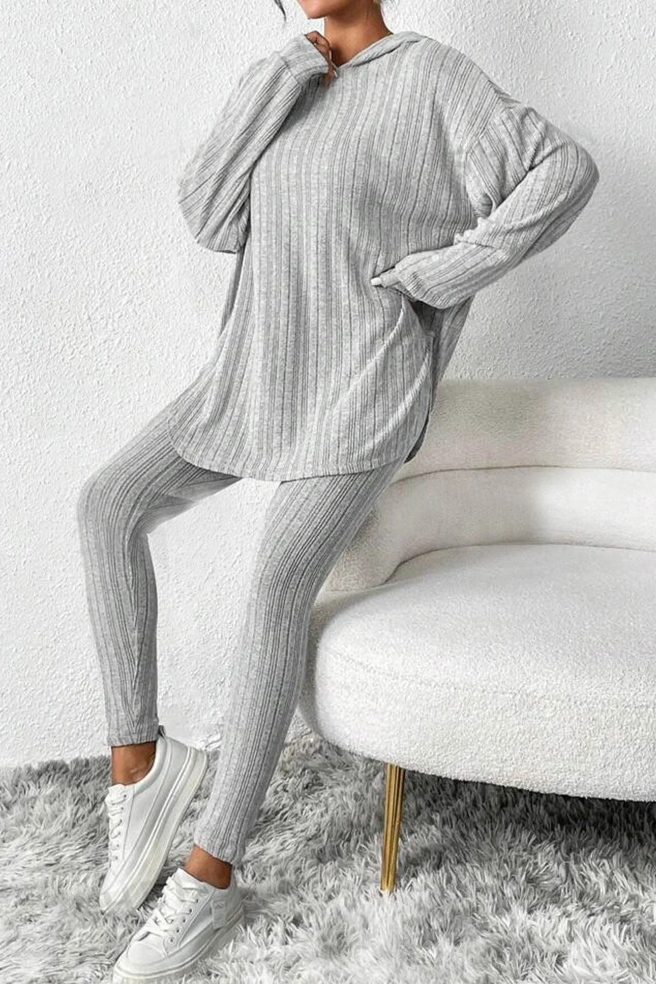 Delia | Mid-length hooded leggings set with ribbed slits - Image 4