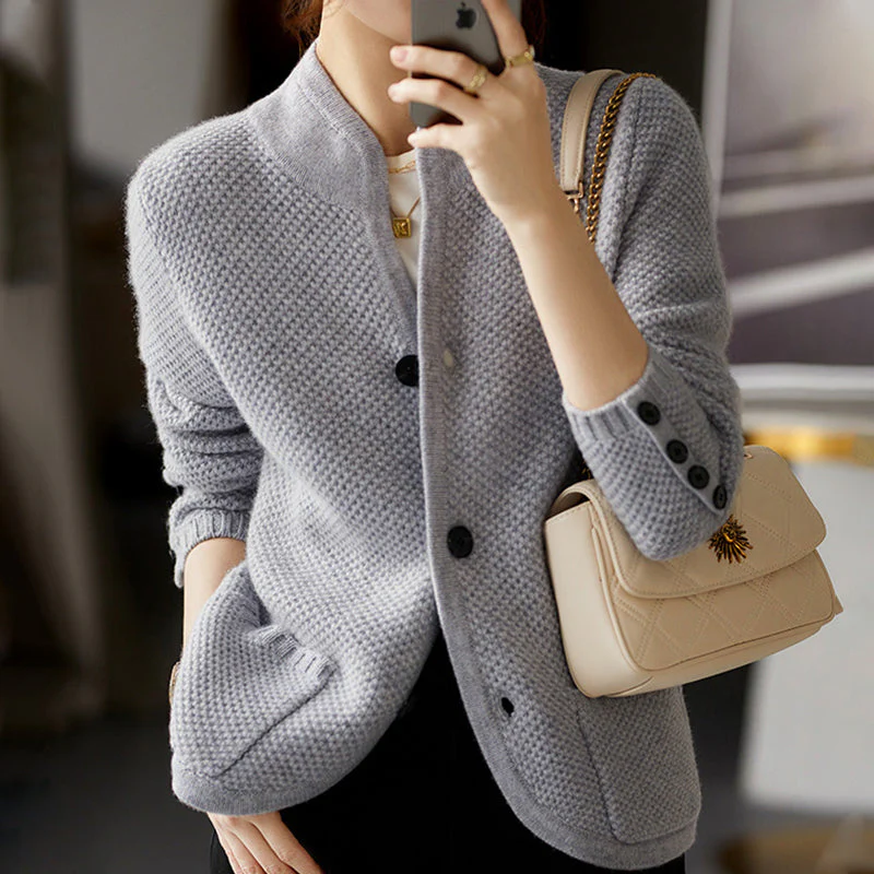 Delia | Relaxed and timeless winter cardigan - Image 3