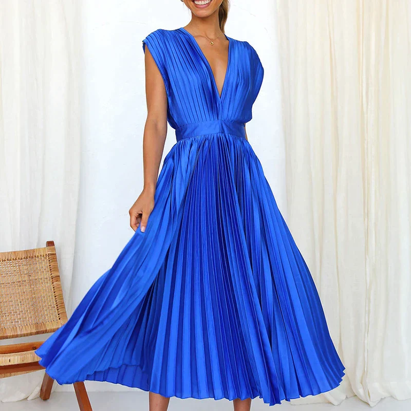 Delia® | V-Neck Maxi Dress With Pleats - Image 4