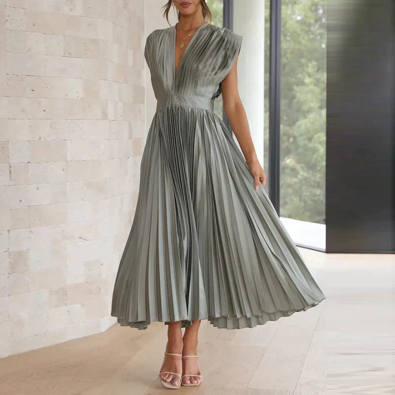 Delia® | V-Neck Maxi Dress With Pleats - Image 5