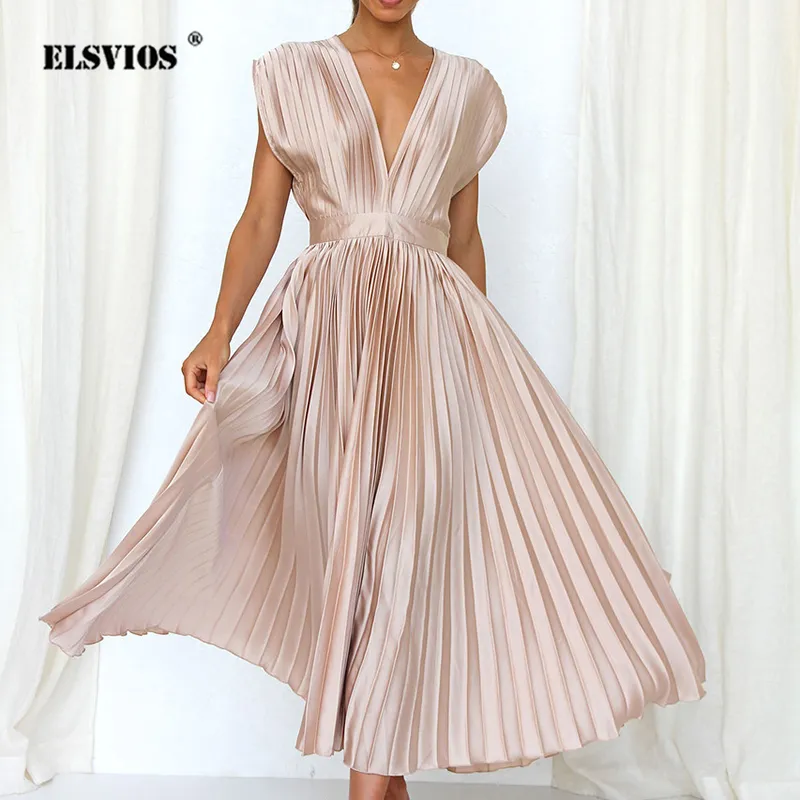 Delia® | V-Neck Maxi Dress With Pleats - Image 8