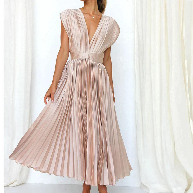Delia® | V-Neck Maxi Dress With Pleats - Image 9