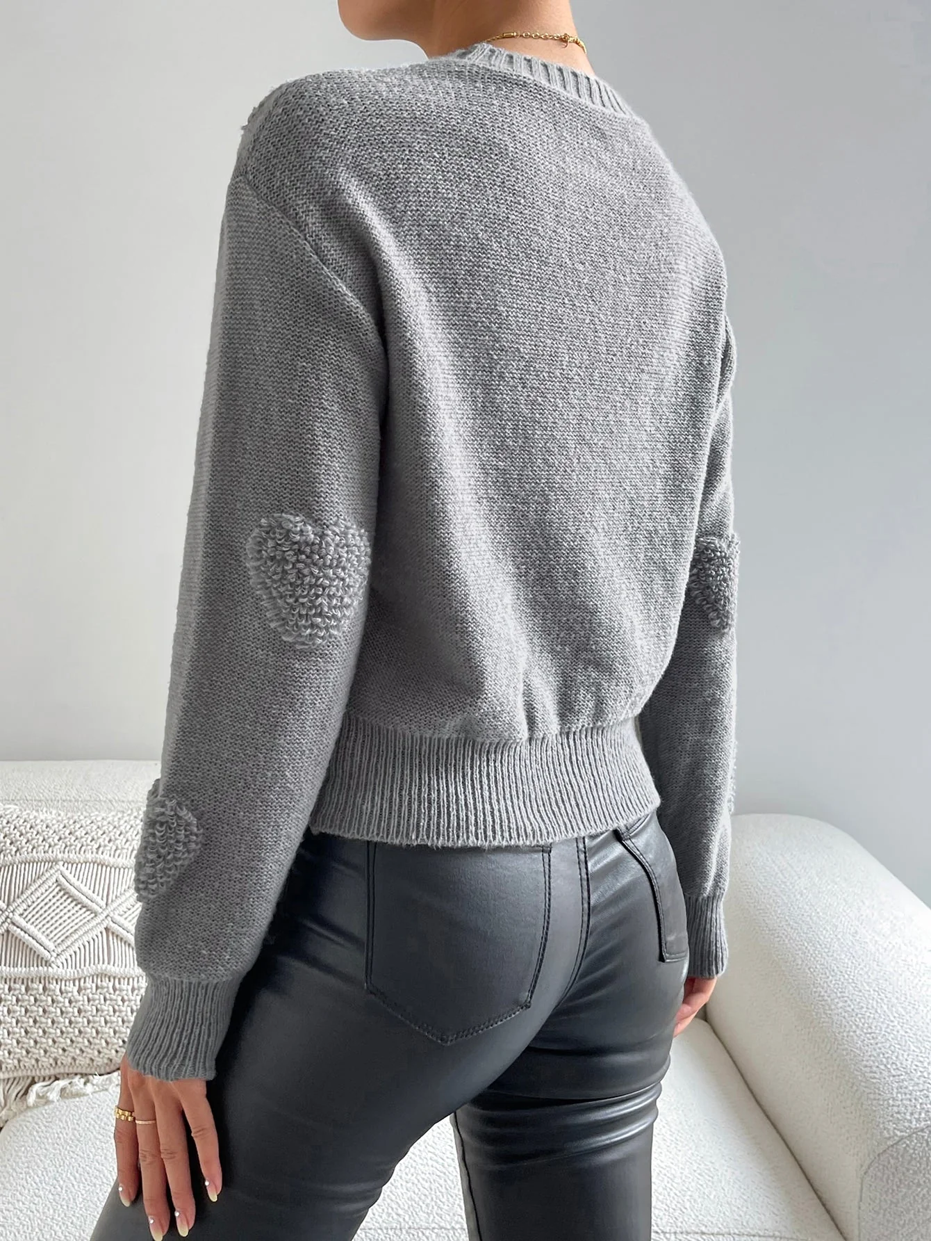 Denise | Fashionable and minimalist winter sweater - Image 8
