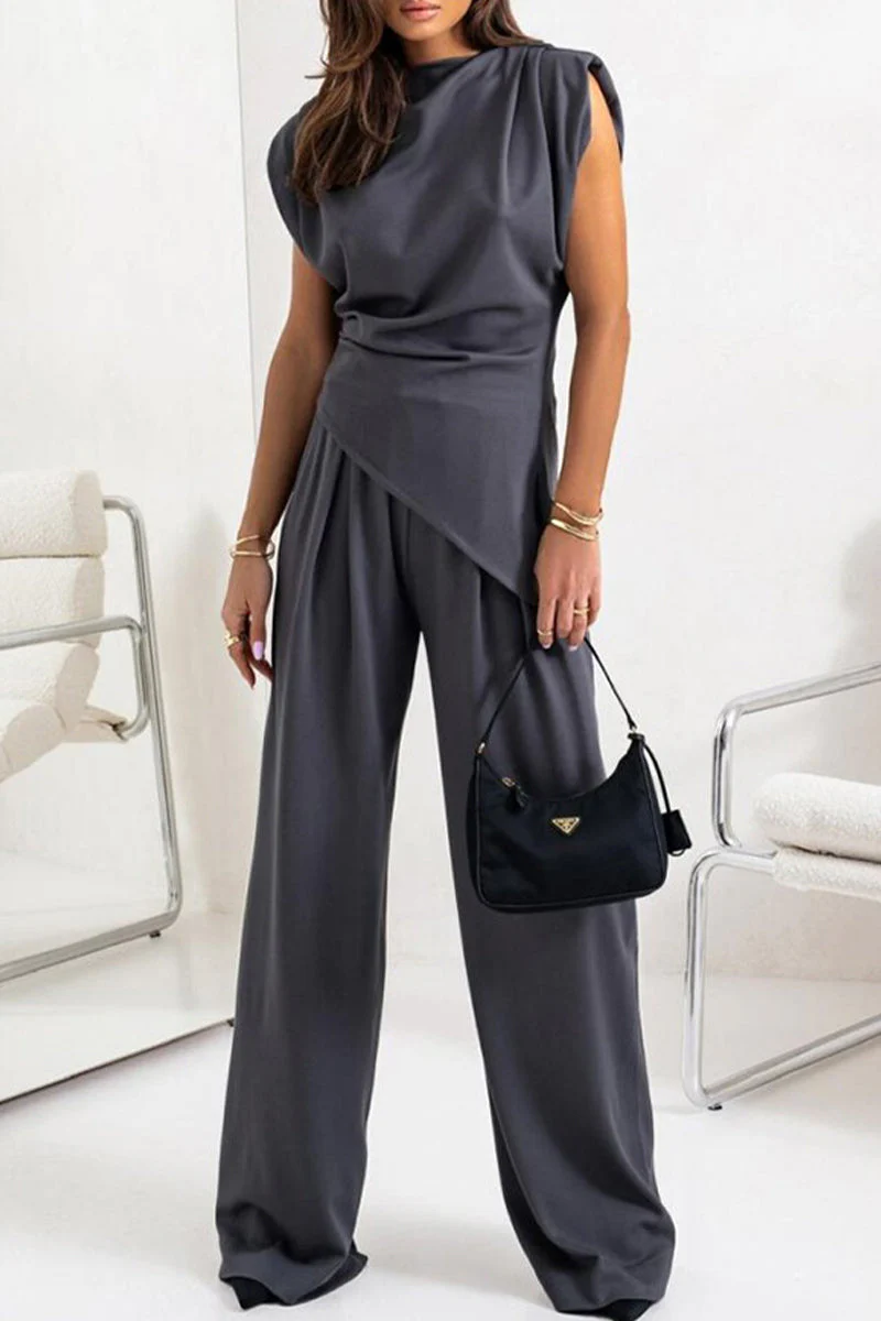 Diletta® | Elegant Sleeveless Blouse And Pleated Pants Set - Image 4
