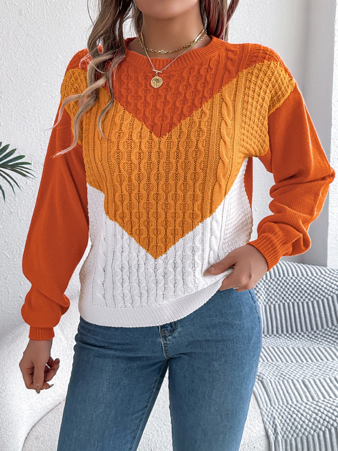 Dominique | Contrasting long-sleeved sweater with a crew neck - Image 8