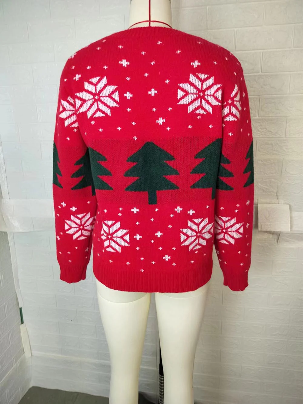 Dorotea | Red Christmas tree jacquard sweater - Image 9