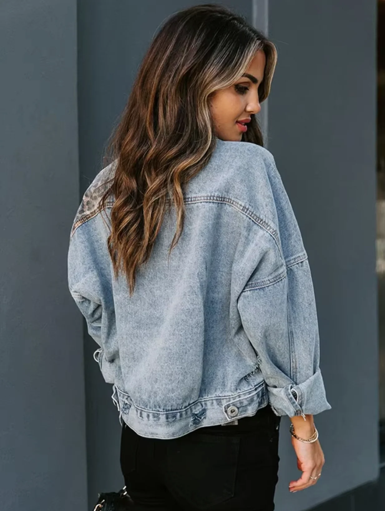 Dulce | Denim jacket with leopard patch - Image 3