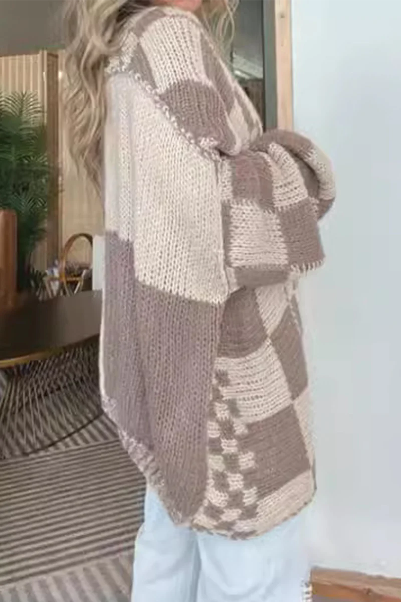 Eileen | Casual streetwear outerwear with check pattern and contrast V-neck - Image 4