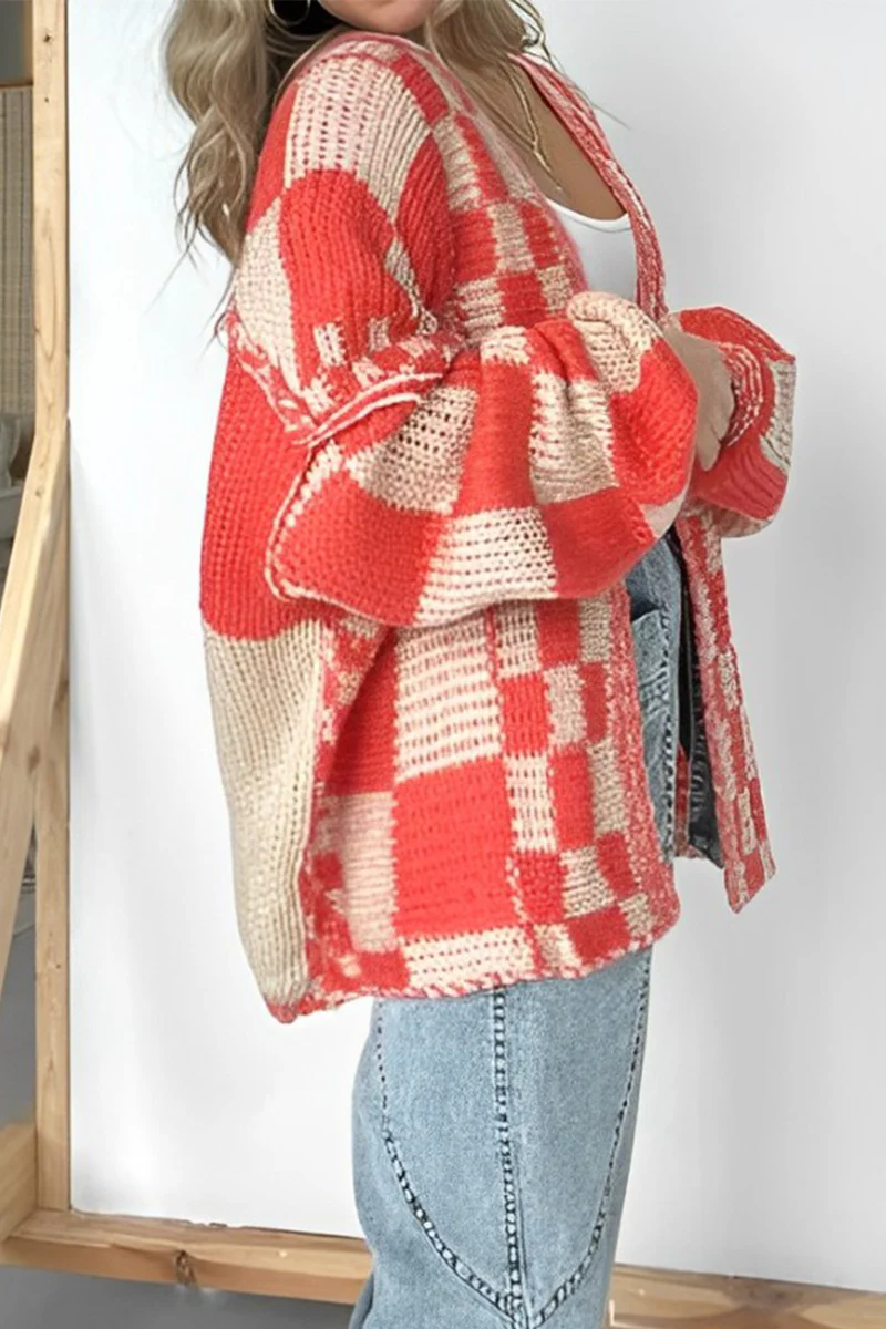 Eileen | Casual streetwear outerwear with check pattern and contrast V-neck - Image 7