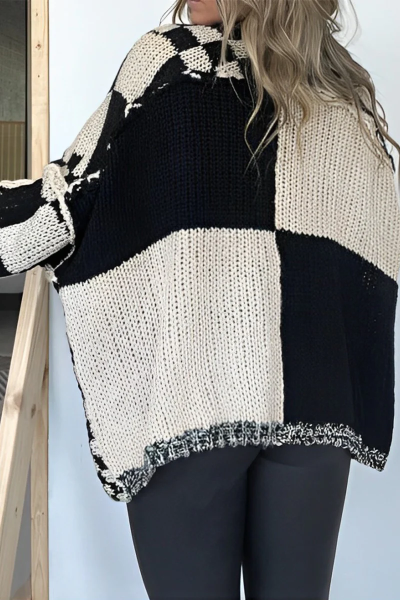 Eileen | Casual streetwear outerwear with check pattern and contrast V-neck - Image 9