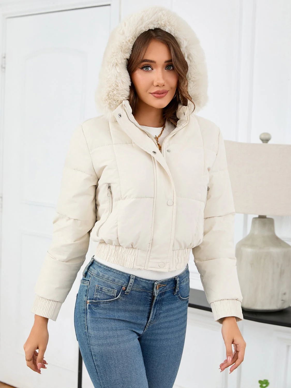 Eleonora | Long-sleeved, cropped winter coat with hood and pockets - Image 11