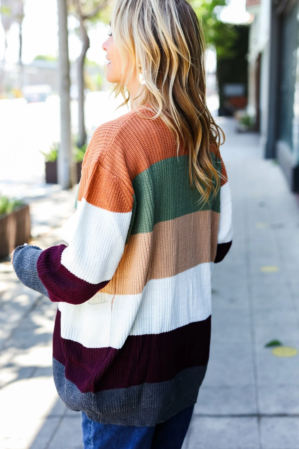 Elfriede | Put together an open cardigan in a plum and olive color block design - Image 3