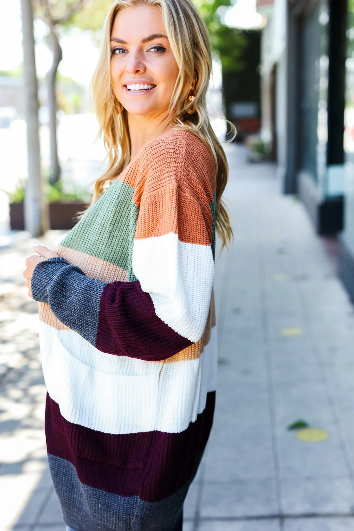 Elfriede | Put together an open cardigan in a plum and olive color block design - Image 5