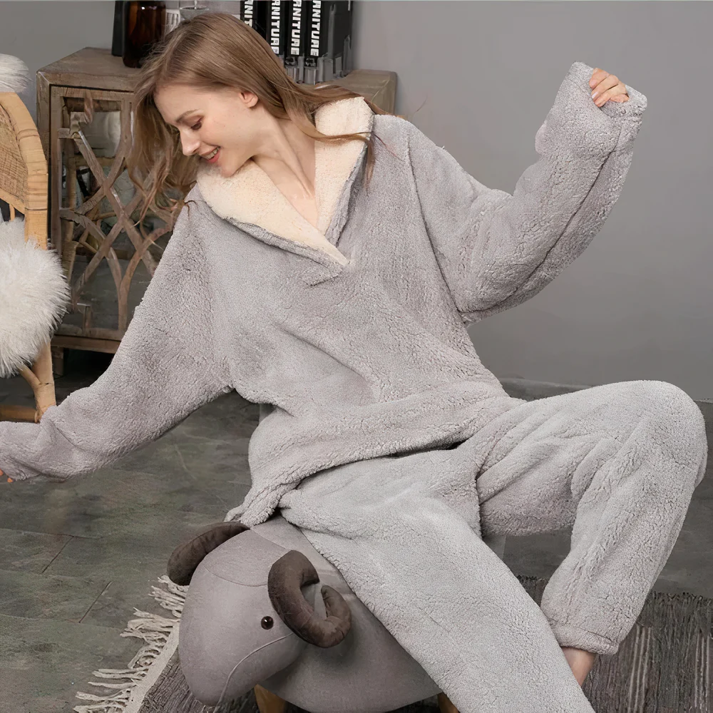 Elizabeth® | Fleece pajama set for women - Image 2