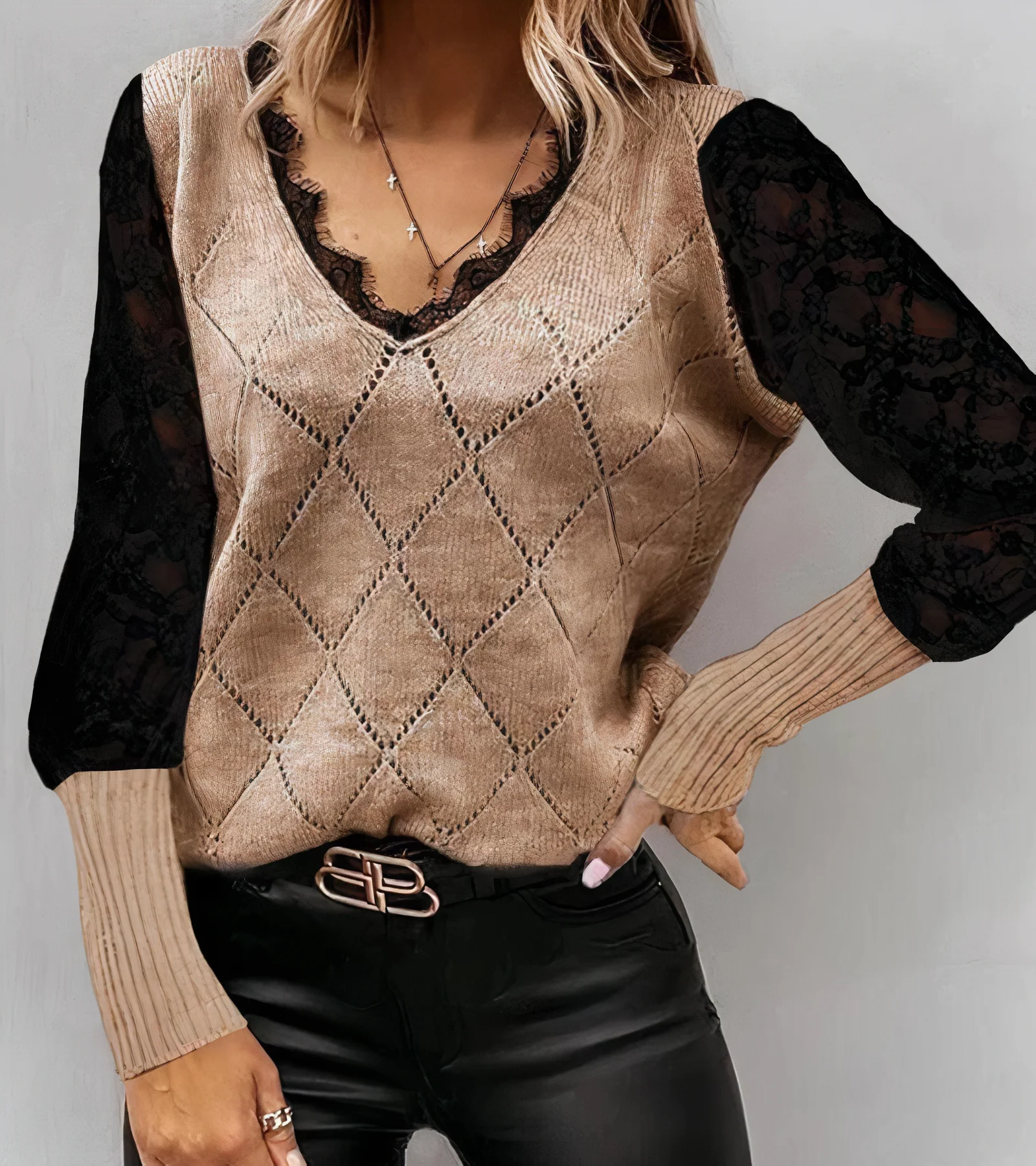 Elvira® | Lace top in contrasting color