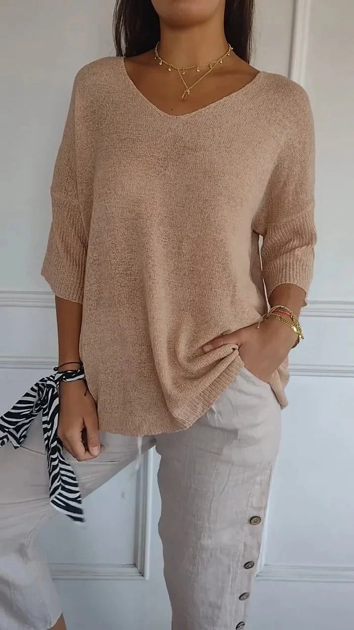 Encarni | Comfortable knitted top for women with a V-neck - Image 3