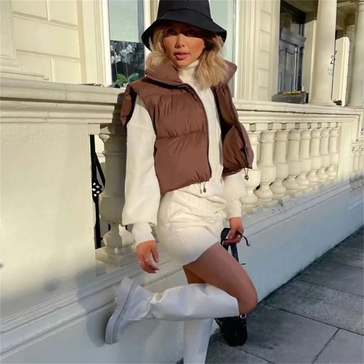 Erika | Short down vest for women with a high collar - Image 2