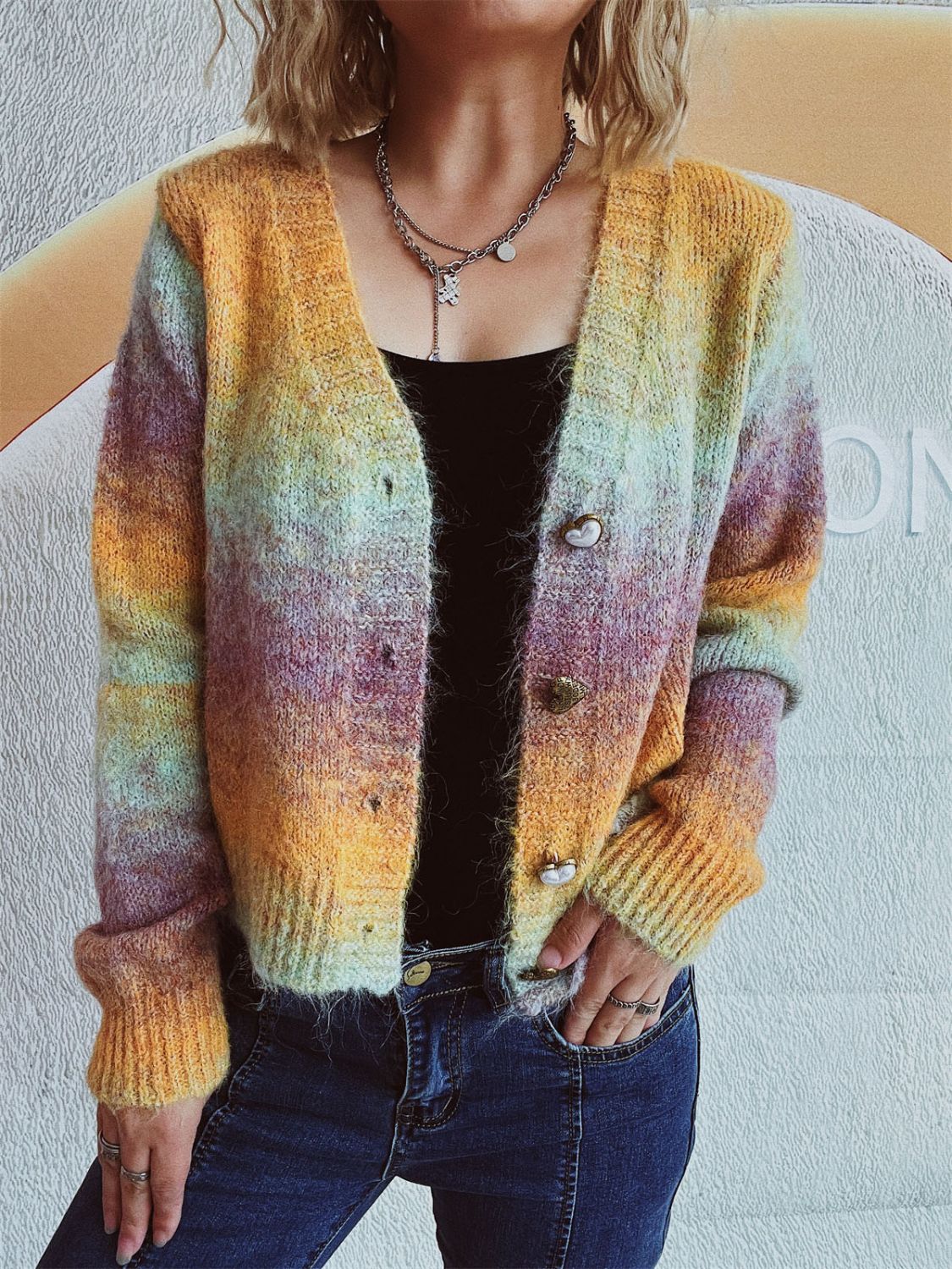 Estela | V-neck cardigan with gradient heart-shaped buttons - Image 10
