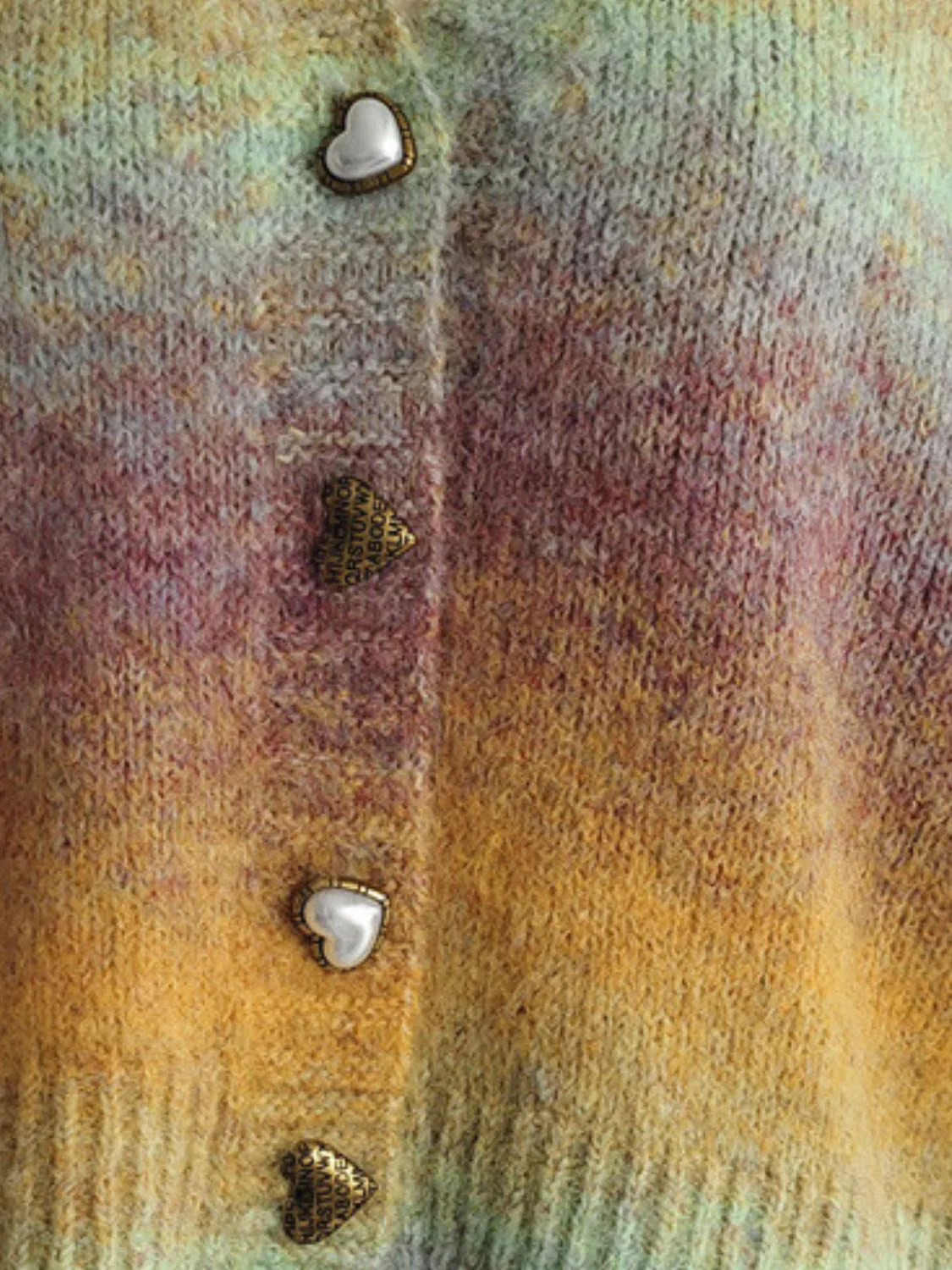 Estela | V-neck cardigan with gradient heart-shaped buttons - Image 13