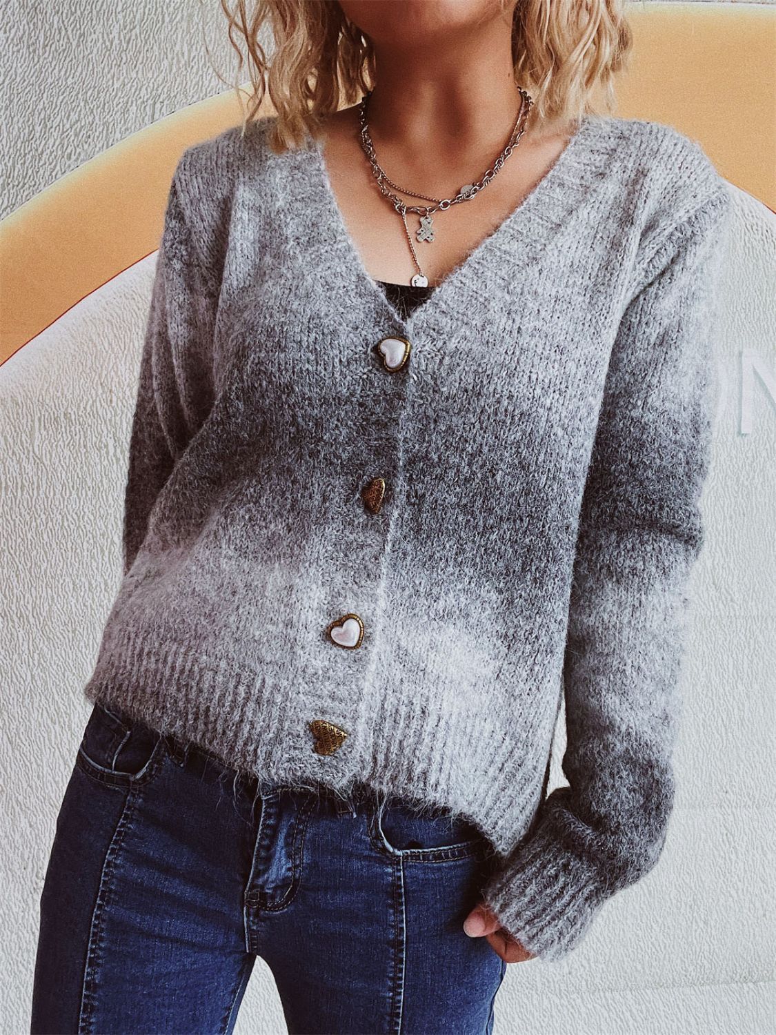 Estela | V-neck cardigan with gradient heart-shaped buttons - Image 15