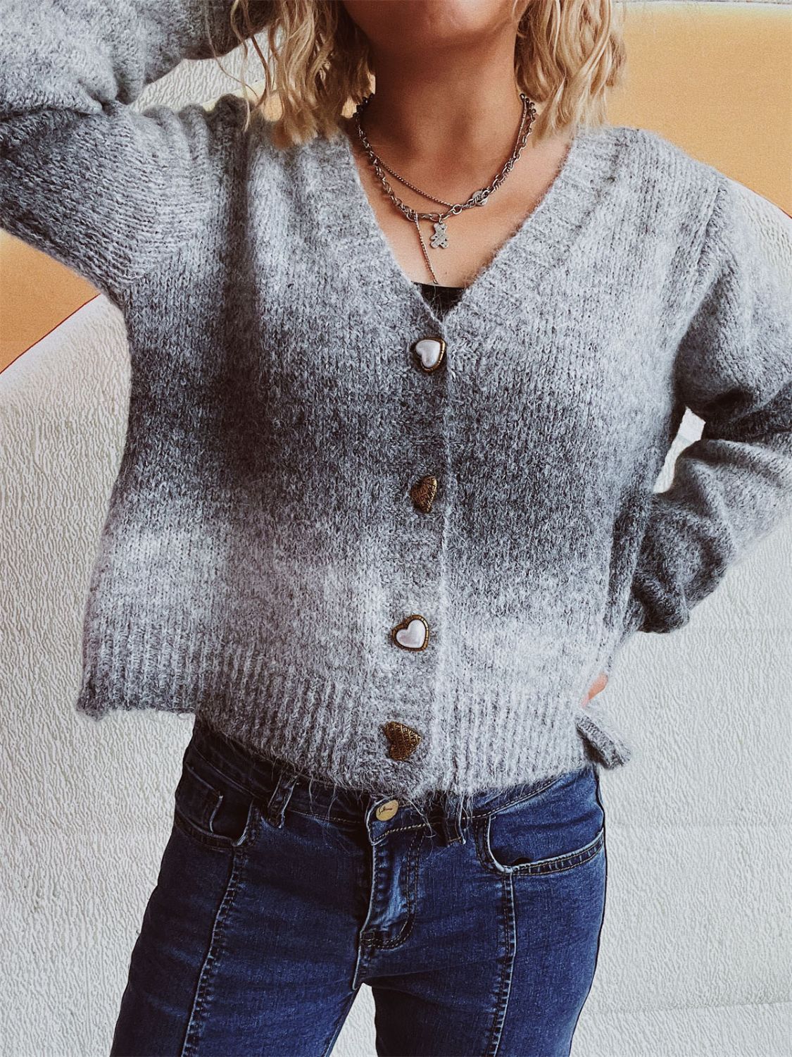 Estela | V-neck cardigan with gradient heart-shaped buttons - Image 16