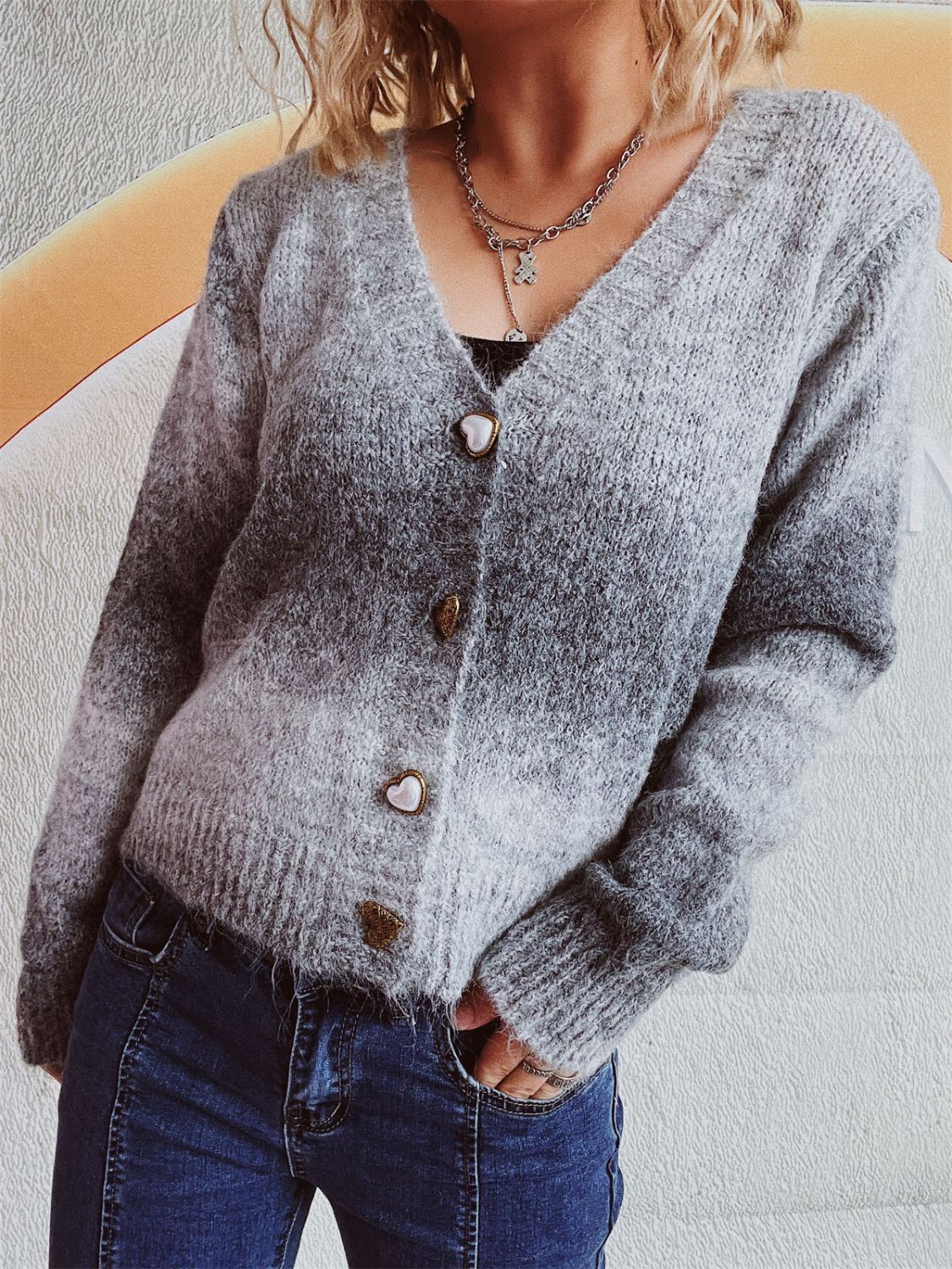 Estela | V-neck cardigan with gradient heart-shaped buttons - Image 17