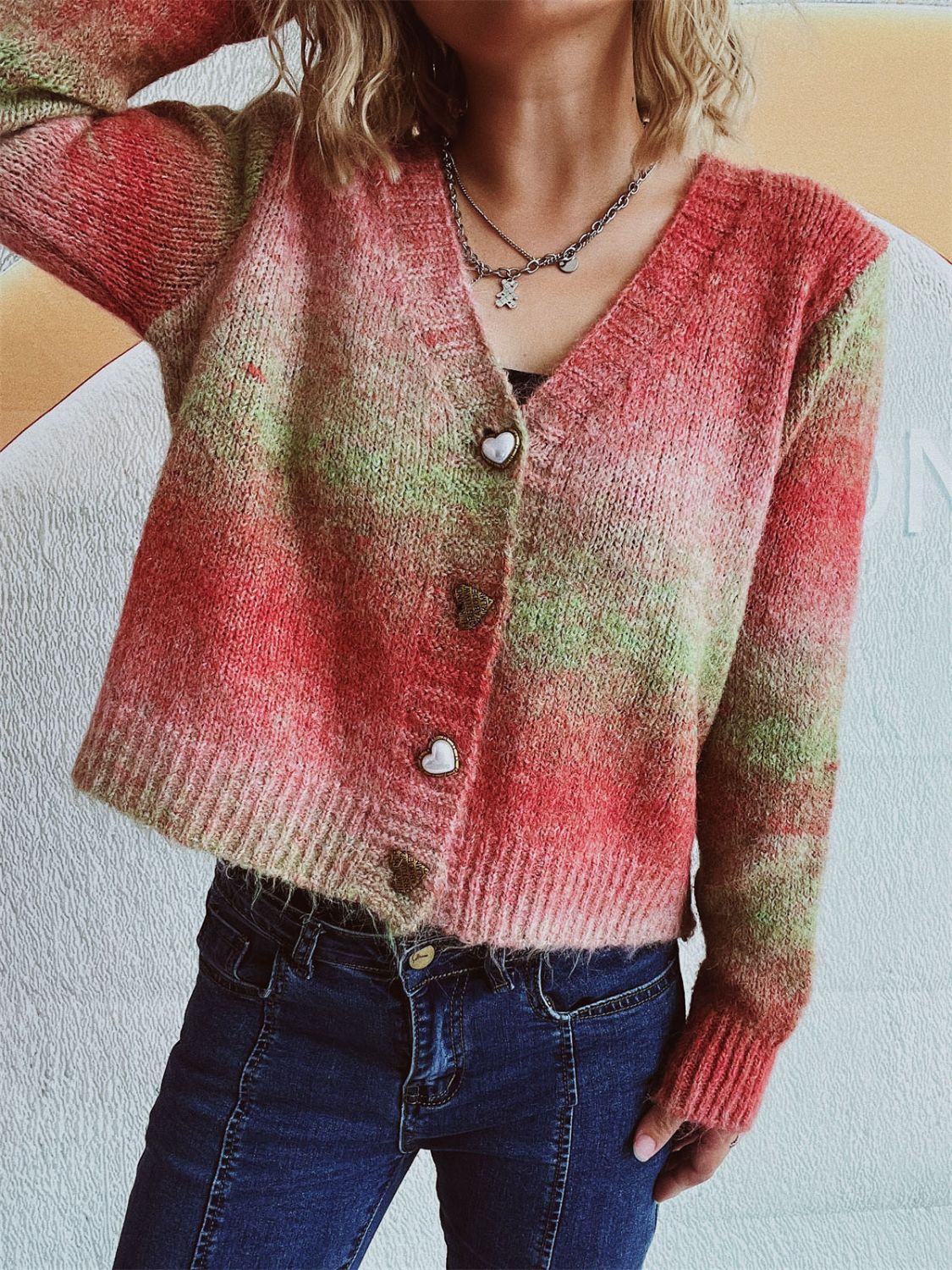Estela | V-neck cardigan with gradient heart-shaped buttons - Image 2