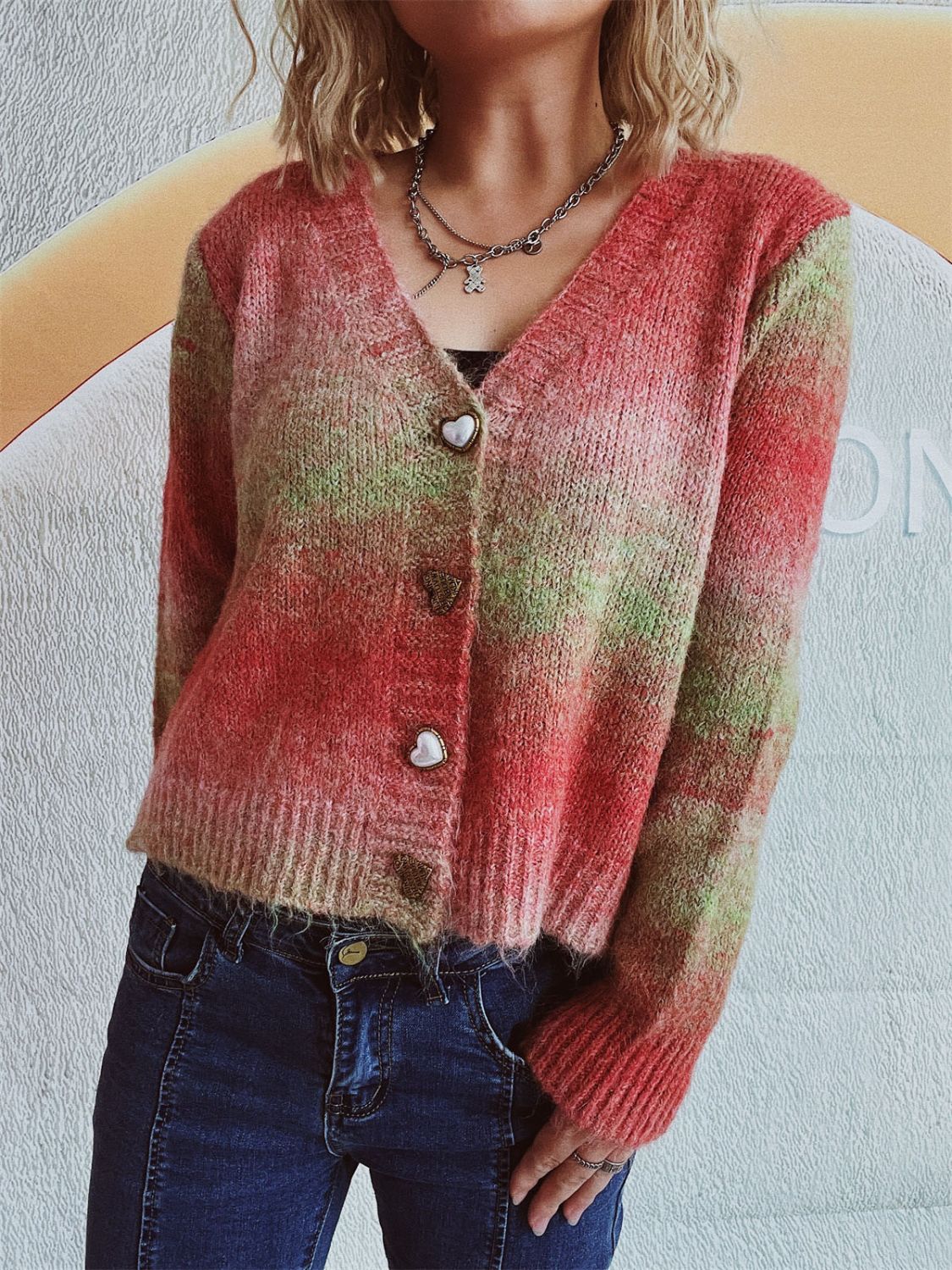 Estela | V-neck cardigan with gradient heart-shaped buttons - Image 4