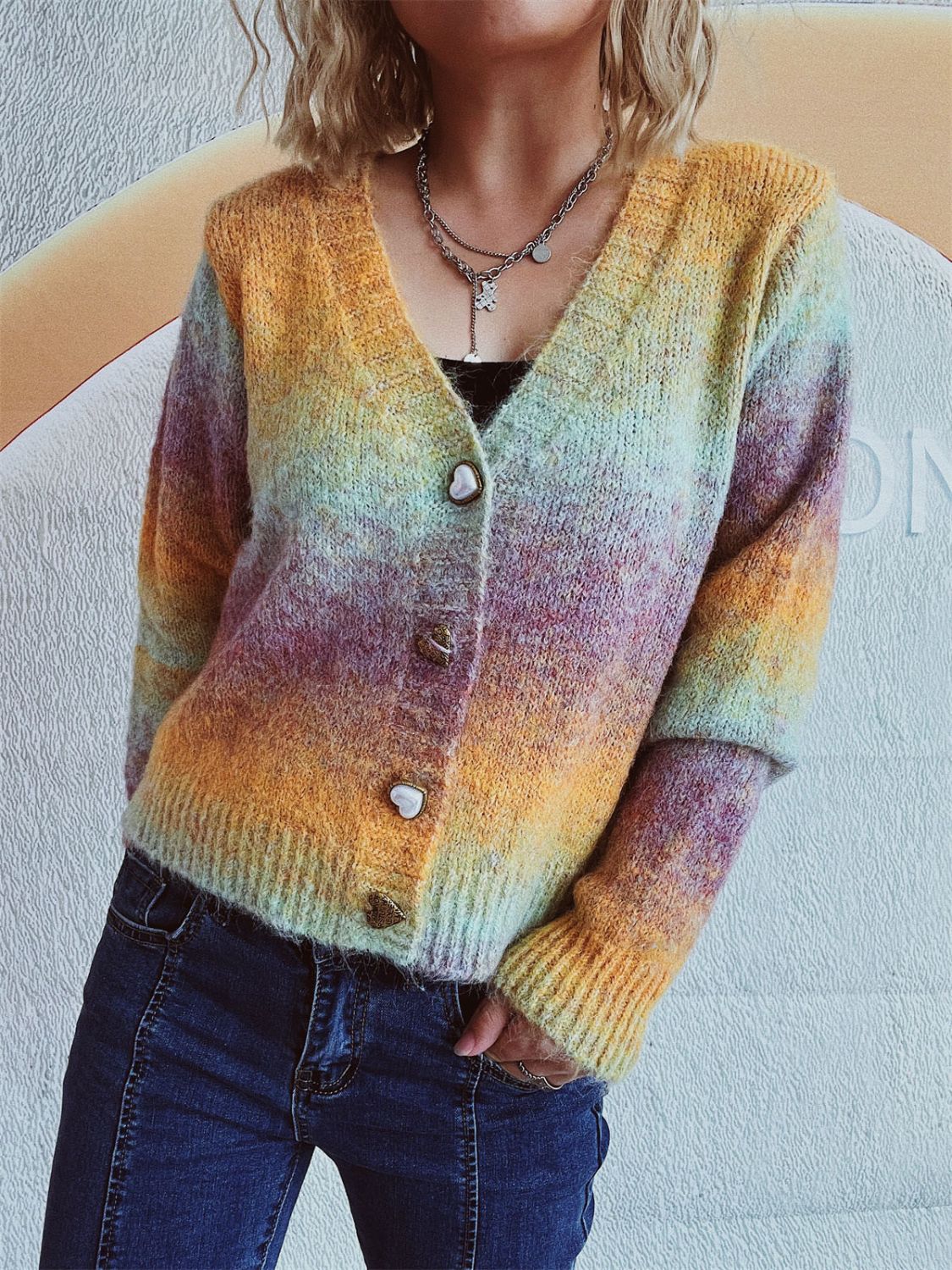 Estela | V-neck cardigan with gradient heart-shaped buttons - Image 7
