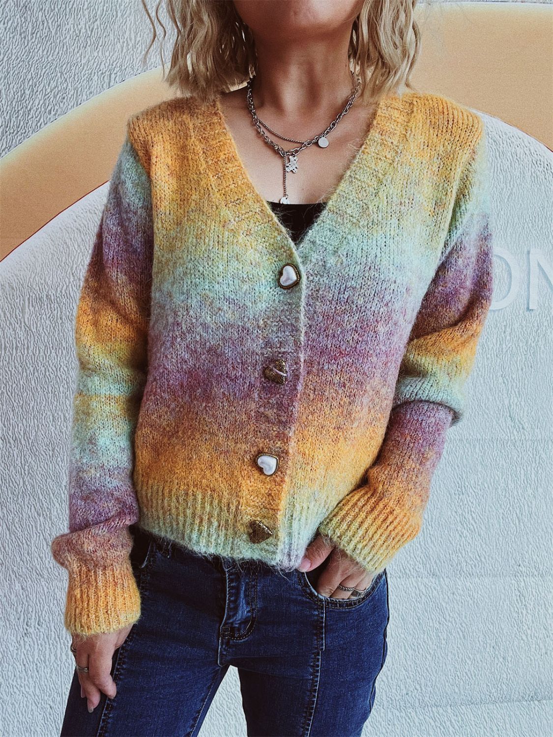 Estela | V-neck cardigan with gradient heart-shaped buttons - Image 9