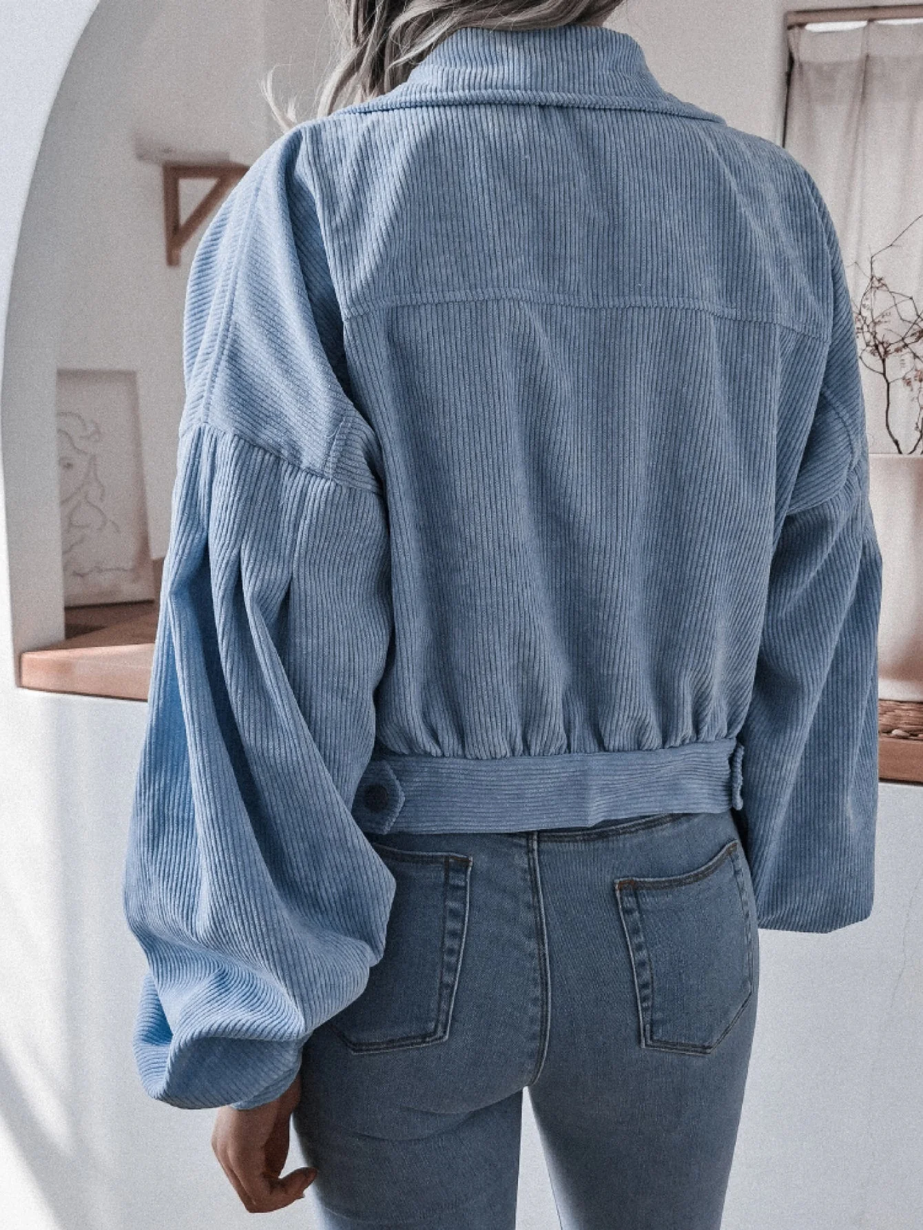 Esther | Cropped corduroy jacket with lantern sleeves - Image 4