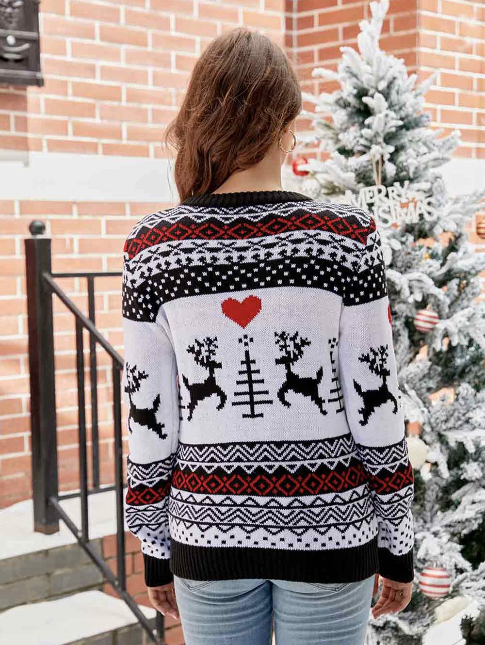 Eugenia | Christmas sweater with reindeer and heart silhouette