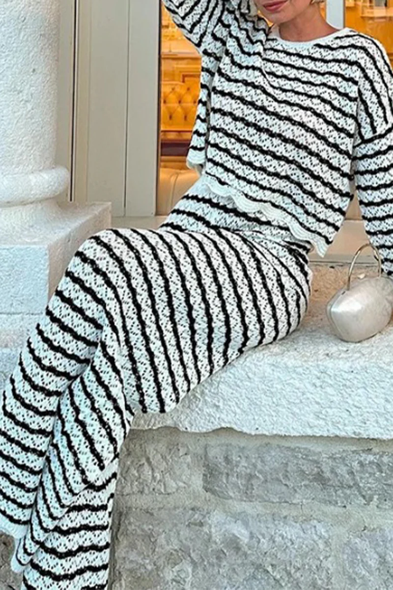 Eva | Casual striped two-piece suit with contrasting O-neck and long sleeves - Image 3