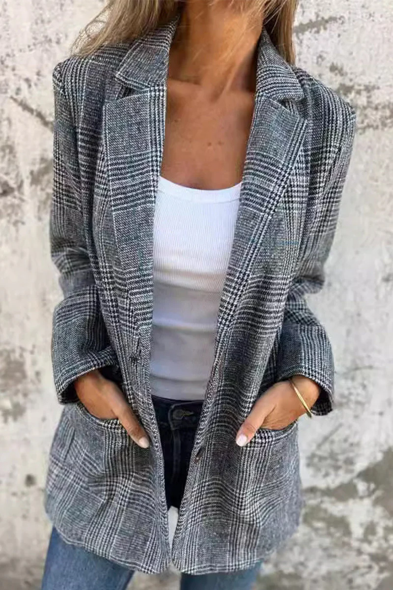 Evelina | Casual outerwear with checked buttons and contrasting turn-down collar - Image 2