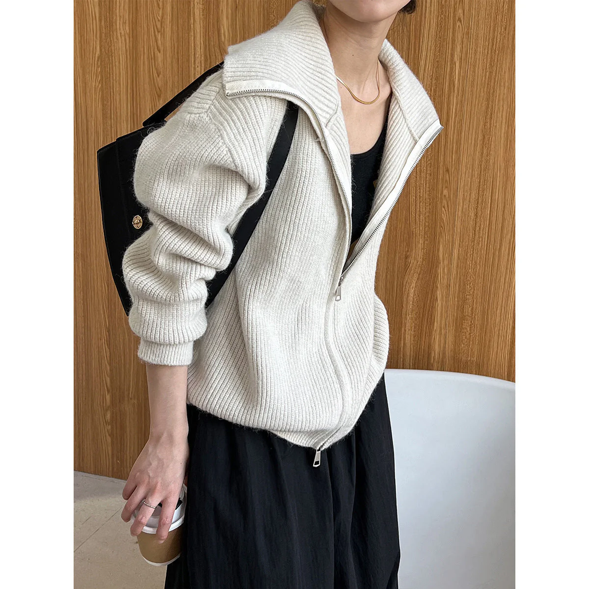 Fabiana | Effortless and classy winter sweater - Image 4