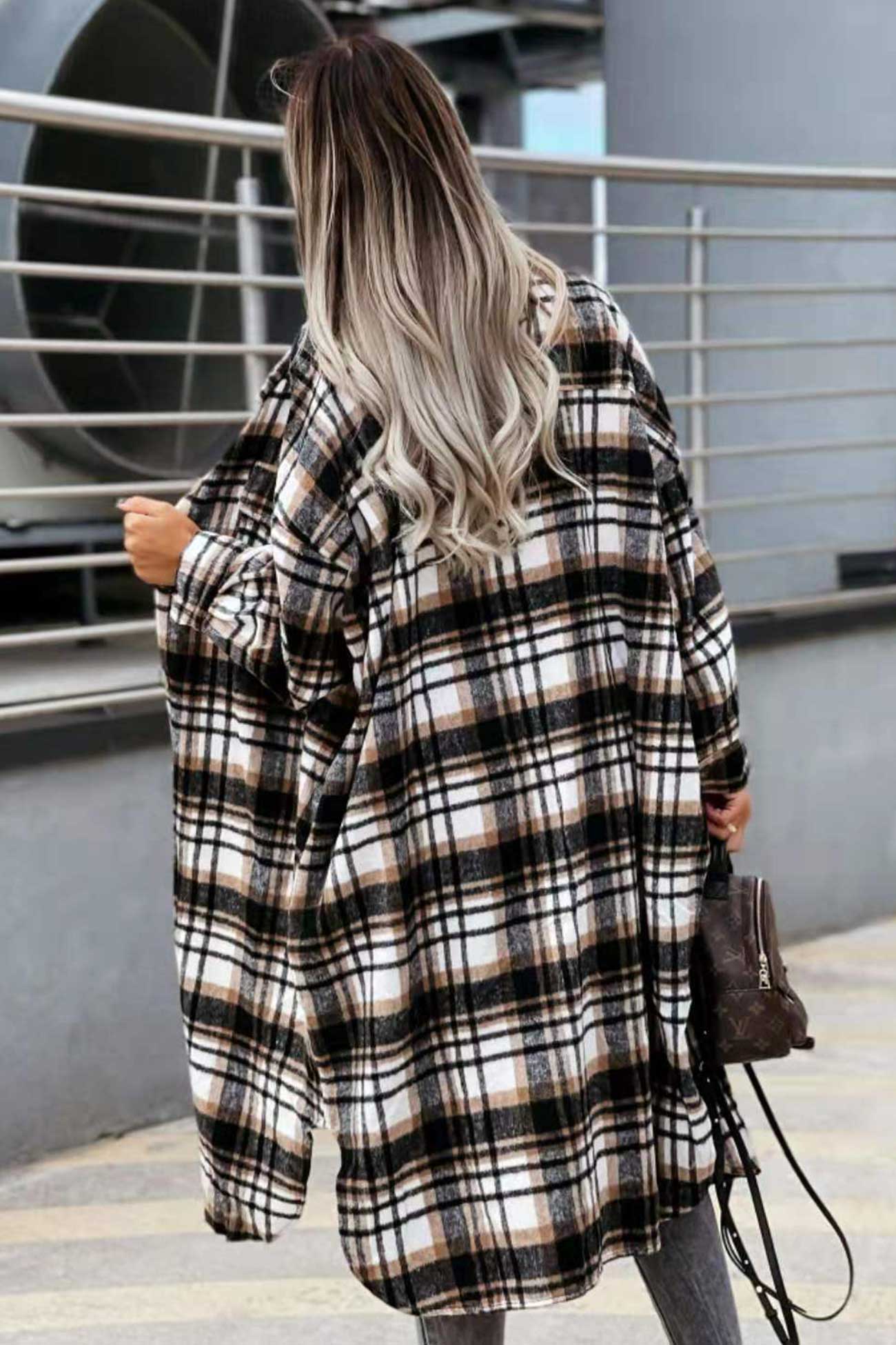 Fabienne | Long, contrasting checked jacket - Image 9
