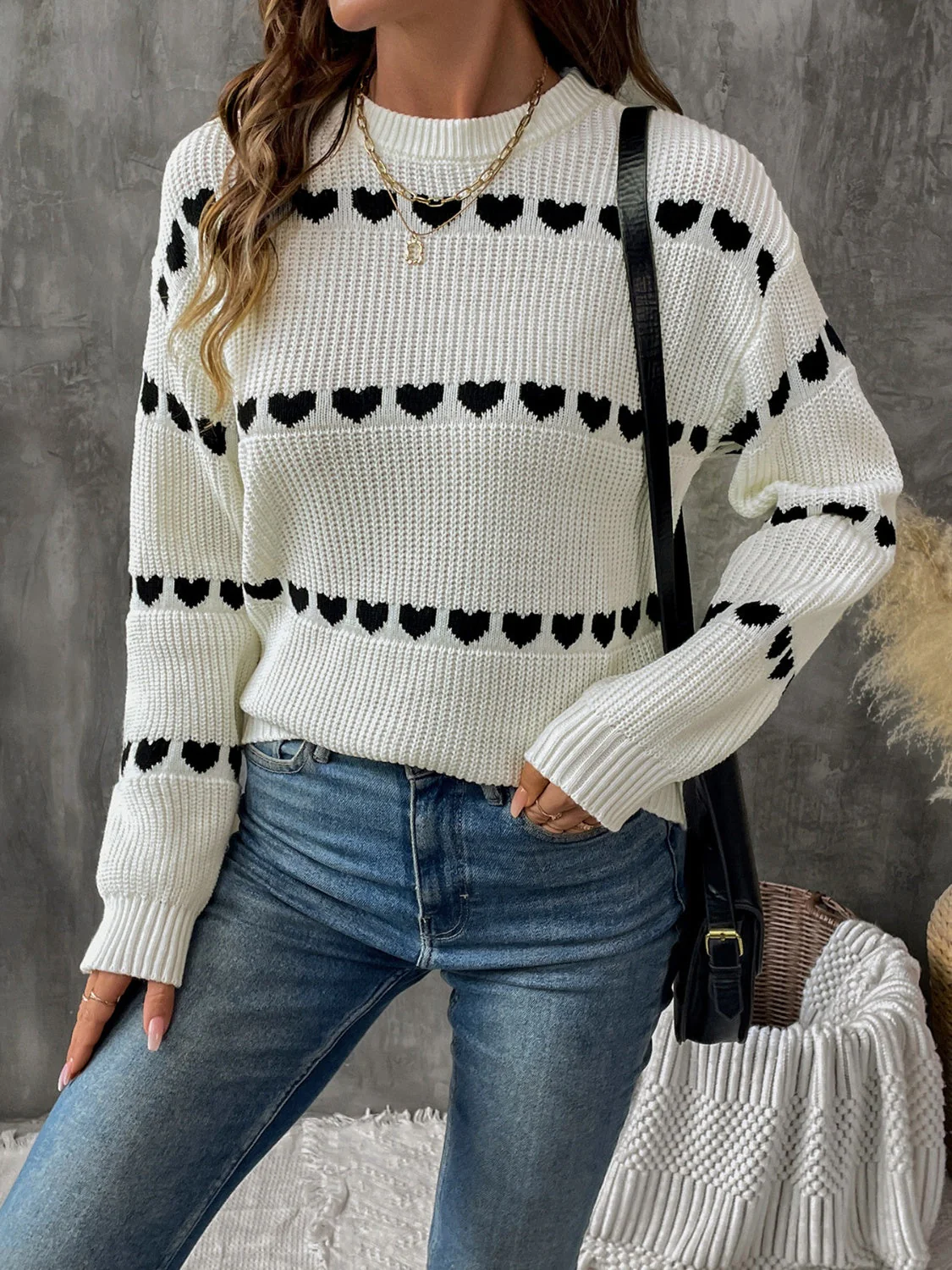 Fabiola | Heart-shaped, long-sleeved crew neck sweater
