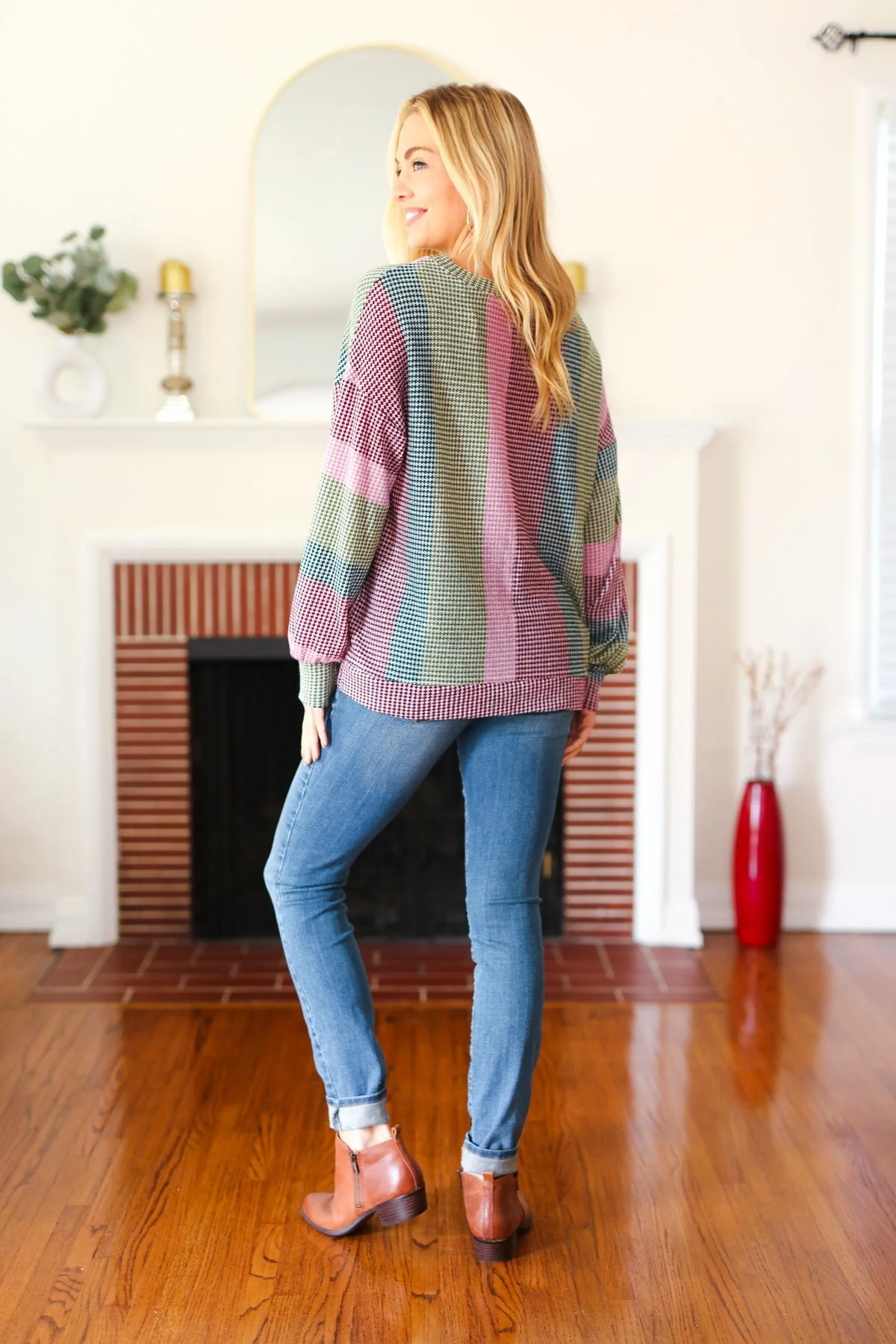 Fatima | Classically chic structured knit top in olive green and burgundy - Image 12