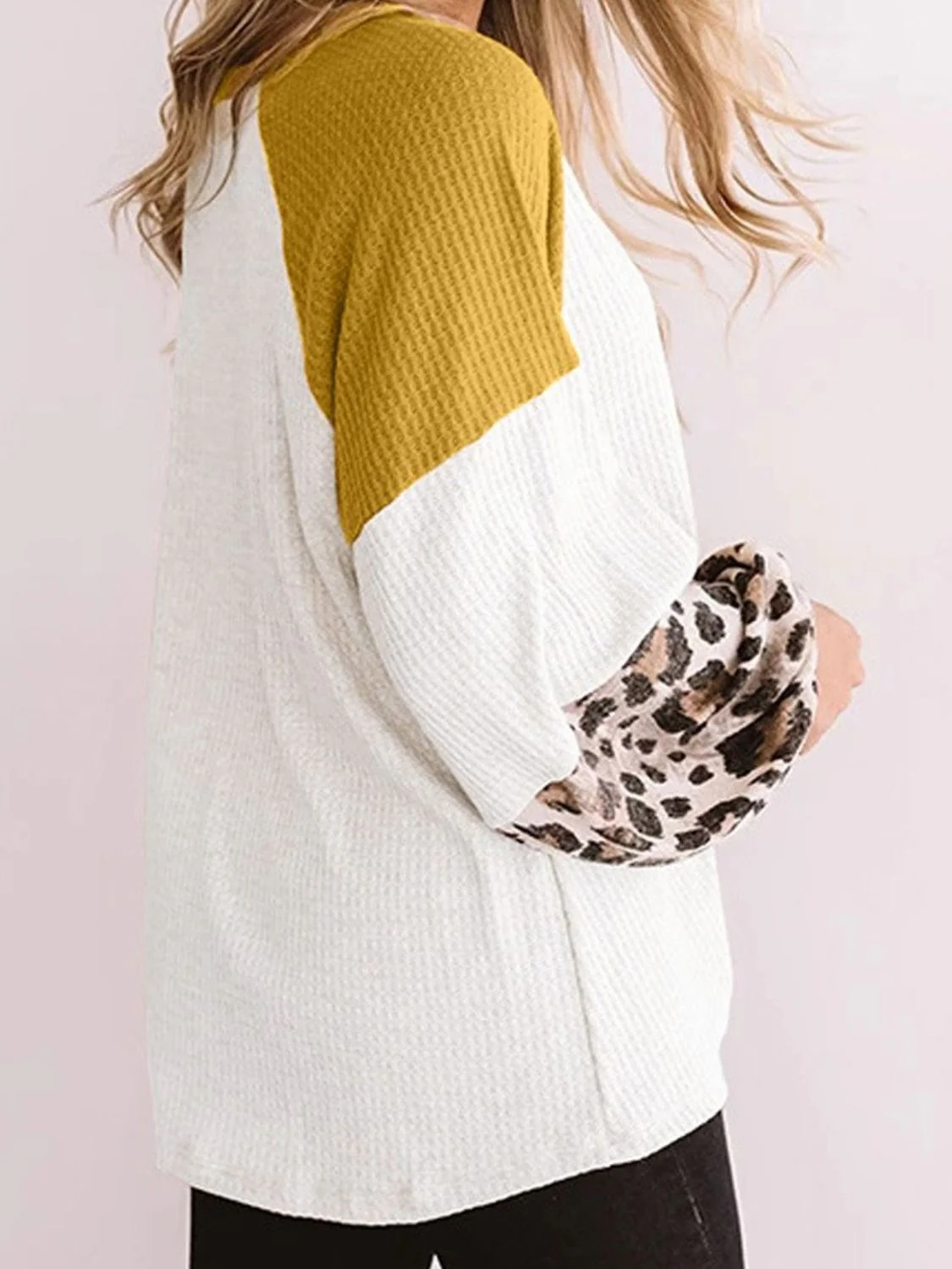 Fatima | Long sleeve t-shirt with twist color block and crew neck - Image 6