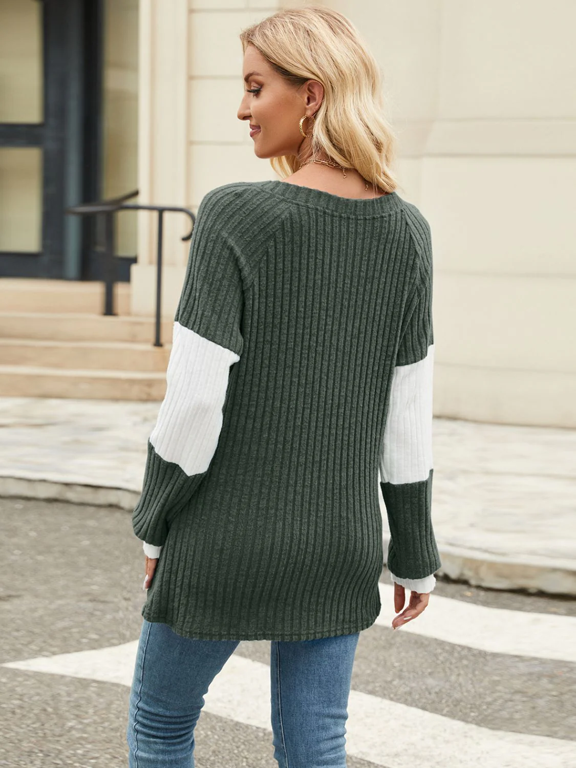 Felicidad | Color block V-neck long sleeve t-shirt - Image 23