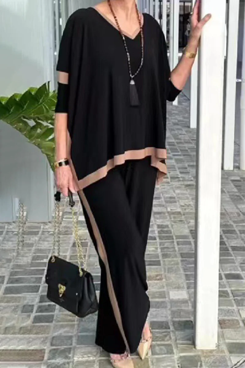 Fiorella | Casual, plain two-piece suit with a V-neck and half sleeves