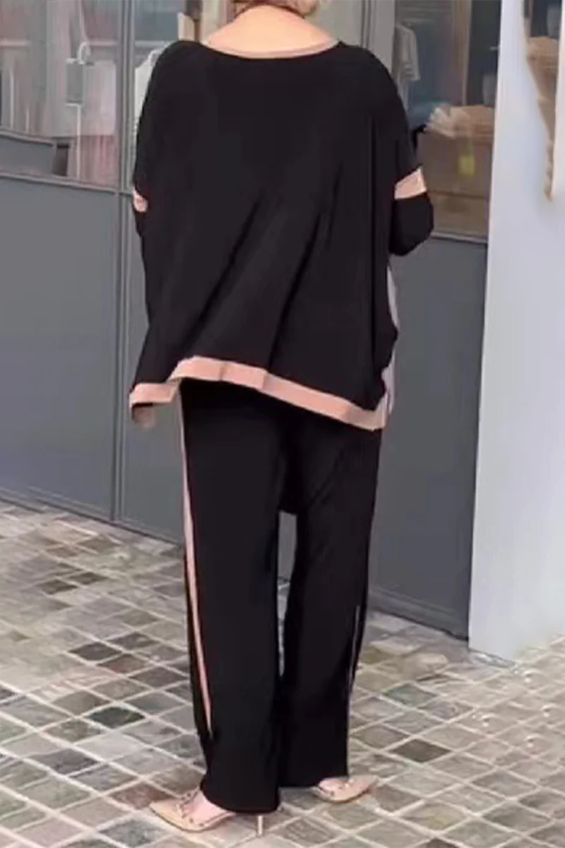 Fiorella | Casual, plain two-piece suit with a V-neck and half sleeves - Image 2