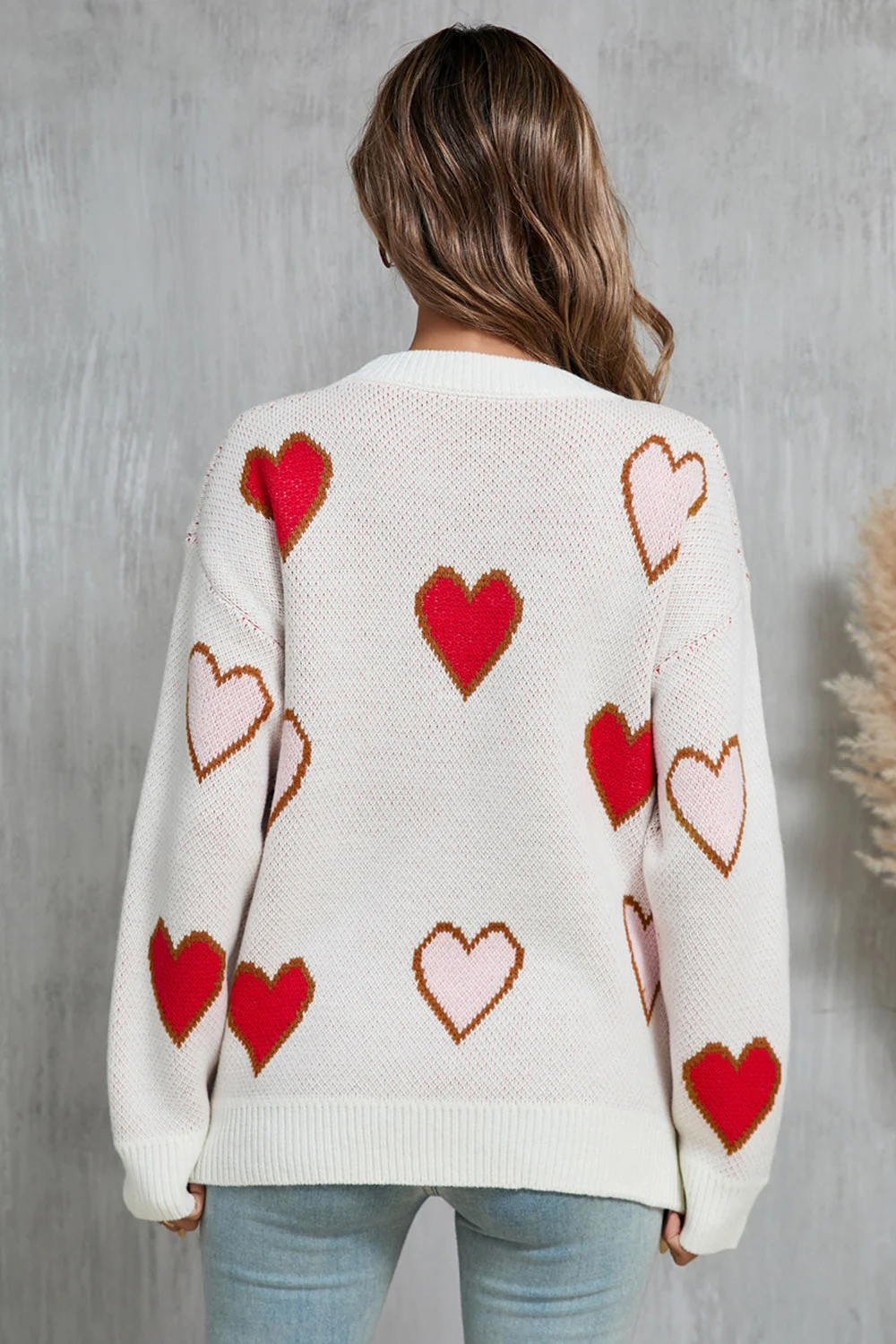 Gabriela | Contrast heart sweater with crew neck and long sleeves - Image 9