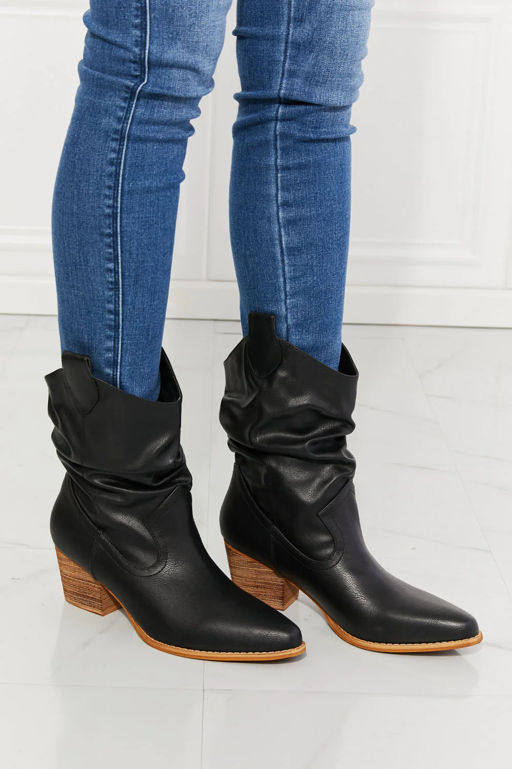Gabriela | Elegant and detailed support boots - Image 6