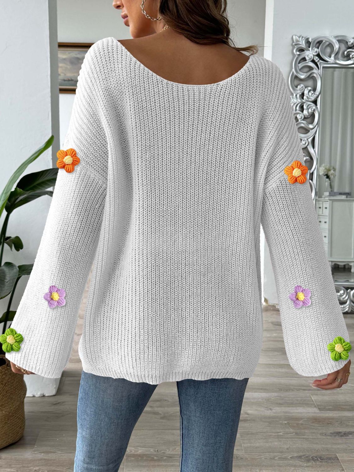 Gabriela | Long-sleeved sweater with a floral crew neck - Image 5