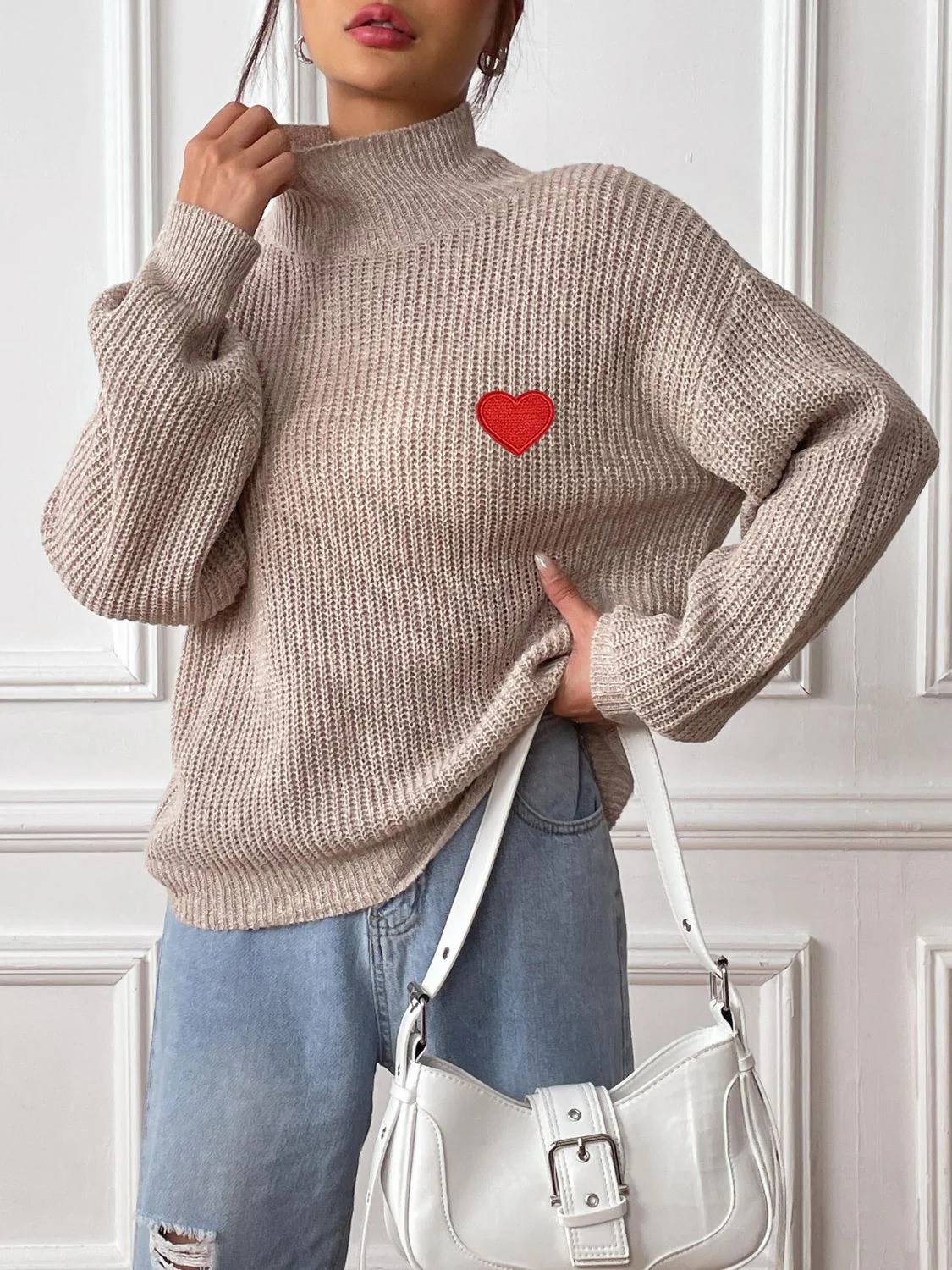 Gabriela | Long-sleeved turtleneck sweater with a heart pattern and dropped shoulders - Image 3